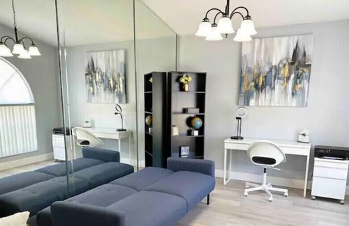 Pinecrest West Park House | Newly Renovated Pool Home Near Down Town & Airport