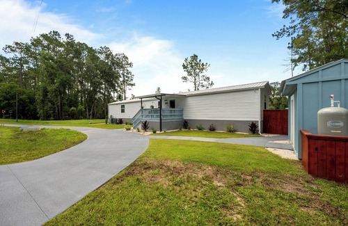 Interlachen House | Newly Renovated Retreat - Ideal for Relaxation, Recreation and Nature!
