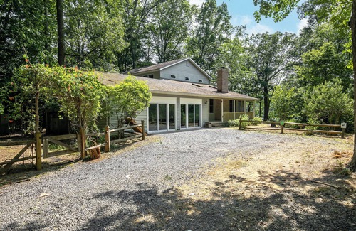 Lusby House | Newly Renovated River Retreat w/Dock and Pool
