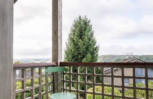Haus im Wald Apartment | Newly renovated semi-detached house (80 sqm) with terrace and small garden
