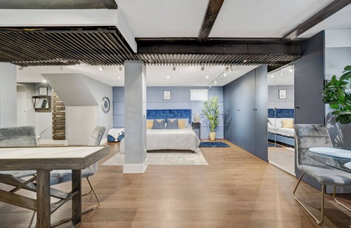 Rathwood House | Newly renovated Stylish apartment close to Airport!