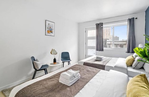 Milton Park Apartment | Newly Renovated Studio 2 Queen Size Beds 5 min Walk to Mcgill