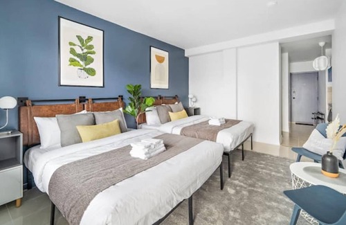 Milton Park Apartment | Newly Renovated Studio 2 Queen Size Beds 5 min Walk to Mcgill