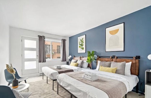 Milton Park Apartment | Newly Renovated Studio 2 Queen Size Beds 5 min Walk to Mcgill