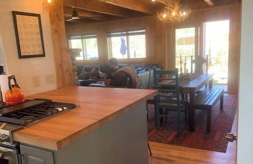 El Prado Cabin | Newly Renovated Taos Home Near Ski Valley!