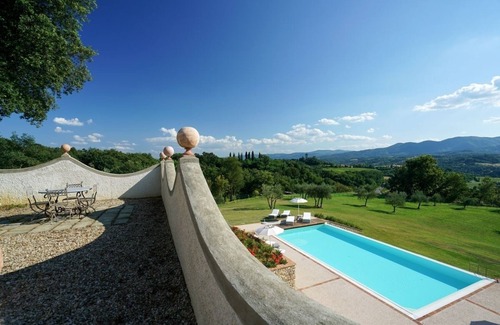 Reggello Villa | Newly renovated Tuscan villa with private salt water pool, views, air conditioning and full of charm