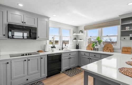 East Sandwich House | Newly renovated oceanfront steps from Spring Hill Beach