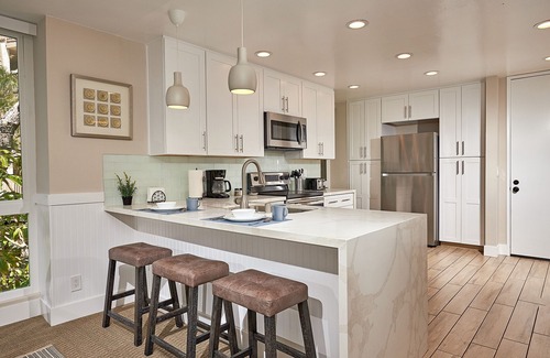 Townsite Cottage | Newly Renovated, Walk to the Beach, Direct ocean view from Master and the Deck
