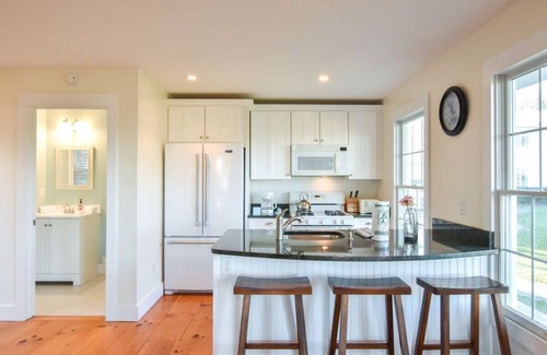 Orleans House | Newly updated spacious steps to water!