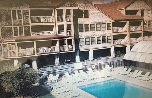 Yachting Village Condo | Newport Onshore - Thames St waterfront! Central location to harbor attractions.