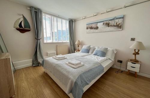 Newquay Apartment | Newquay Fistral Beach View with pool