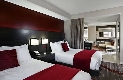 Gaslamp Quarter Hotel | Next to Gaslamp Archway! 3 Luxury Units! Bike Rental, Onsite Pool, Parkling!