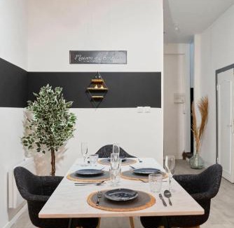 Roubaix House | NG SuiteHome - Lille I Roubaix Barbieux I Saint roch - Maison 4 chambres - Balnéo - Arcade de jeux - Netflix - Wifi - Cuisine équipée - Lave linge