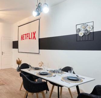 Roubaix House | NG SuiteHome - Lille I Roubaix Barbieux I Saint roch - Maison 4 chambres - Balnéo - Arcade de jeux - Netflix - Wifi - Cuisine équipée - Lave linge