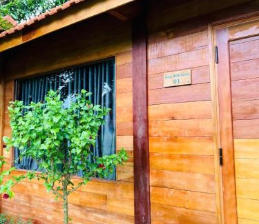 Chau Duc House | Nhà gỗ view suối, view vườn -Khu nghỉ dưỡng sinh thái Nhà Lụa Retreat