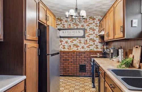 Niagara Falls House | Niagara Falls Getaway: Perfect Place to Unwind by RedAwning