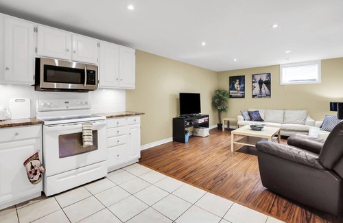 Niagara Falls Apartment | Niagara Falls Retreat: Walk to the Wonders