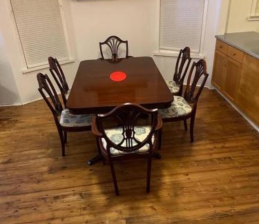 Downtown Niagara Falls House | Niagara Grand Retreat 4br