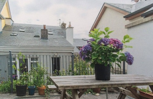 Kinvara Cottage | Niamh's Seaside Cottage Perfect location in the Heart of Kinvara Explore Unwind.