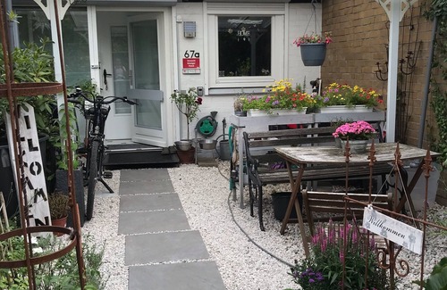 Reinbek Apartment | Nias Guesthouse. Very clean, quiet apartment with own entrance in a private house