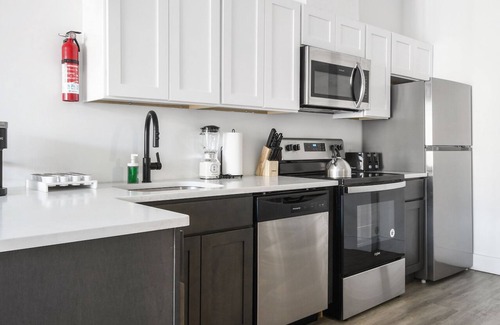 Elizabeth Apartment | Nice 1BR next to EWR 3596