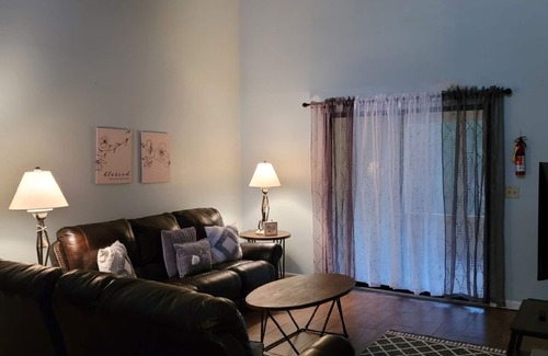 St. Marys House | Nice 2 Bedroom Duplex Great For Contractors