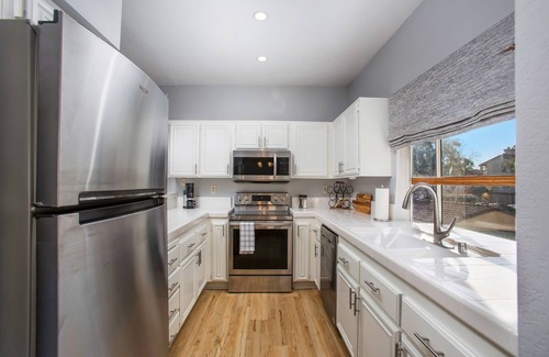 Oak Park House | Nice 2-bedroom Shadow Ridge townhouse