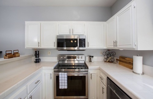 Oak Park House | Nice 2-bedroom Shadow Ridge townhouse