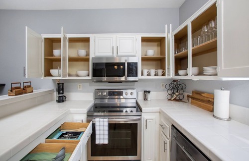 Oak Park House | Nice 2-bedroom Shadow Ridge townhouse