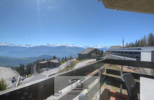Monteiller Apartment | Nice 2 room flat south, 50m from the cable car (max. 4 persons). Living/dining room with fireplace,