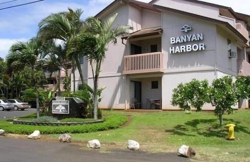 Nawiliwili Condo | Nice 2BR@Beach Sleeps 4+ Hear Waves! Value Comfort-Best Location! SALE Sept/Oct