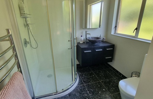 New Plymouth House | Nice 3 bedroom family home and studio. Perfect for families or groups and pets.