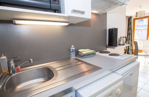 Saint-Jouan-des-Guerets Apartment | Nice apartment for 4 guests with pool, WIFI, TV and terrace