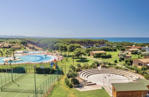 Marina di Montalto House | Nice and welcoming mobile home located near the beach with air conditioning of approximately 32 m2 composed of a living room, kitchenette with gas stove, fridge with freezer, pots and pans.A bedroom with a double bed and two other bedrooms with two singl