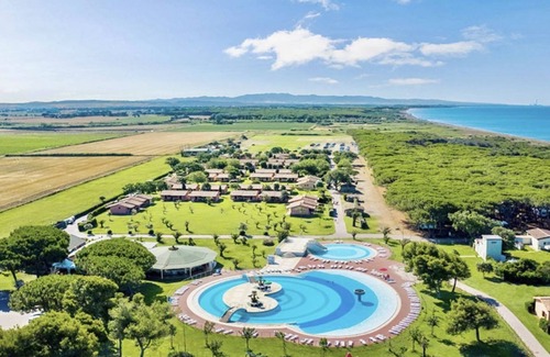 Marina di Montalto Apartment | Nice and welcoming two-room apartment located on the ground floor with air conditioning of approximately 50 m2 composed of a living room with two single beds and a kitchenette with electric hobs, fridge with freezer, pots and pans.A bedroom with double b