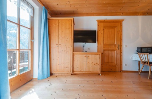 Sankt Martin bei Lofer Villa | Nice apartment in villa for 2 guests with pets allowed