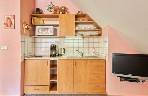 Starkov Villa | Nice apartment in villa for 4 guests with pool, WIFI, TV, patio and pets allowed