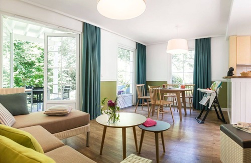 Neuville-sur-Ailette House | Nice apartment in villa for 8 guests with hot tub, WIFI, pool, TV, terrace and parking