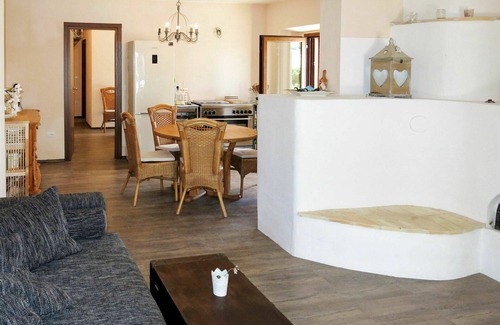 Cologna Spiaggia Villa | Nice apartment in villa with pool, WIFI, hot tub, A/C, TV, patio, pets allowed and panoramic view