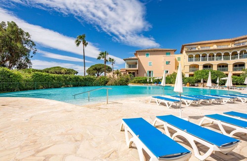 Plage de la Garonnette Apartment | Nice apartment for 4 guests with WIFI, pool, A/C, TV and terrace