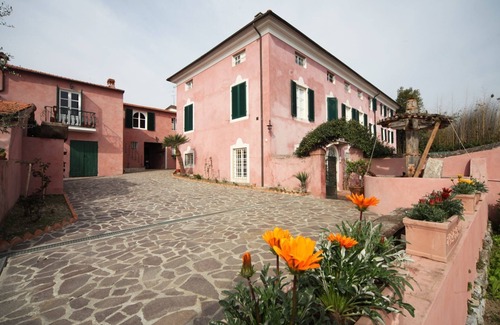 Corsanico-Bargecchia Apartment | Nice apartment with A/C, pool, WIFI, TV, patio, pets allowed and panoramic view, close to Viareg.