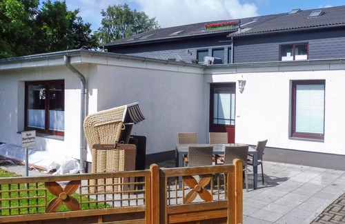 Warwerort Apartment | Nice apartment for 6 people with WIFI, TV, terrace and pets allowed