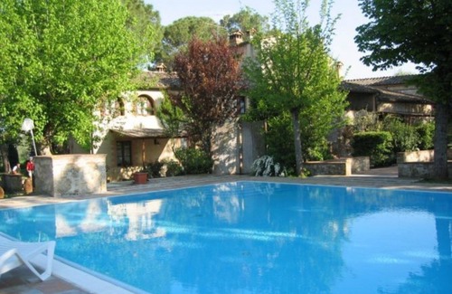 Colle di Val d'Elsa House | Nice apartment in villa for 6 guests with pool, TV, patio and pets allowed