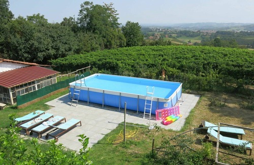 San Damiano dʼAsti Villa | Nice apartment in villa for 5 guests with pool, WIFI, TV, patio and pets allowed