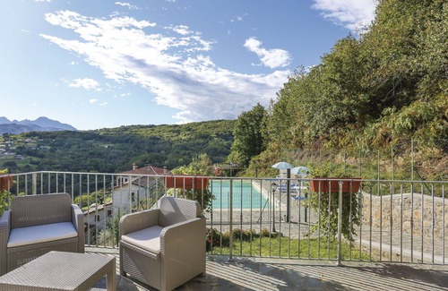 Villa Collemandina Villa | Nice apartment in villa for 3 guests with pool, WIFI, terrace and pets allowed