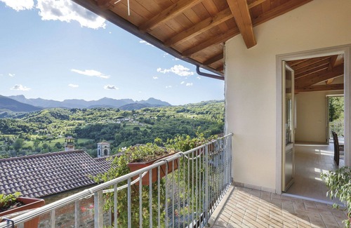Villa Collemandina Villa | Nice apartment in villa for 3 guests with pool, WIFI, terrace and pets allowed