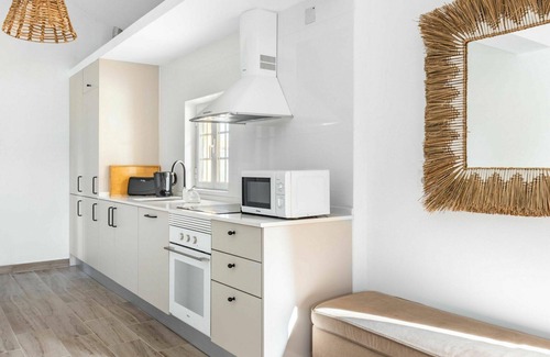 Sao Martinho Villa | Nice apartment in villa for 4 people with A/C, WIFI, pool, TV and terrace