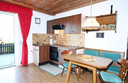 Pfons Apartment | Nice apartment for 5 guests with TV, terrace and panoramic view