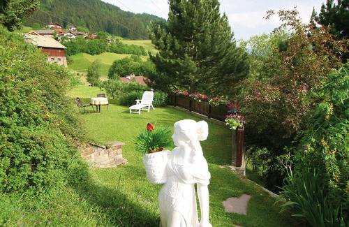 Pfons Apartment | Nice apartment for 5 guests with TV, terrace and panoramic view
