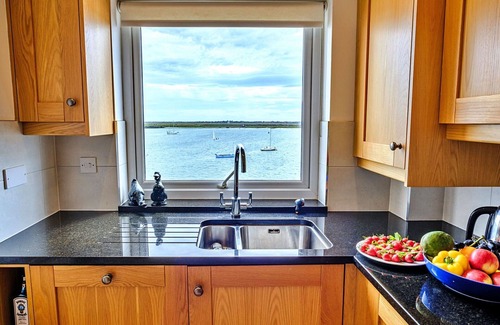Burnham-on-Crouch Apartment | Nice apartment for 5 guests with WIFI, balcony and pets allowed